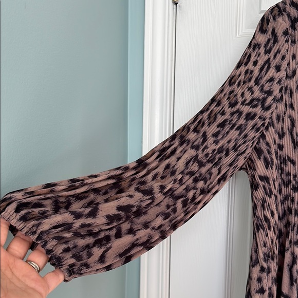 Adrianna Papell pleated leopard print blouse - Picture 4 of 10